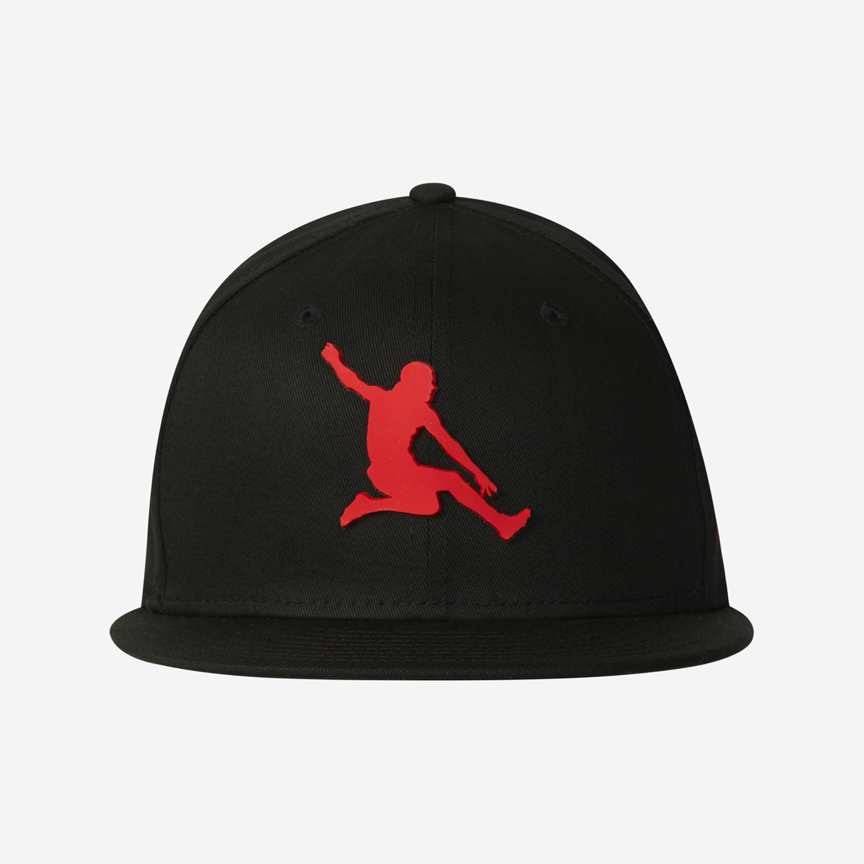 Eusébio Silhouette Black Cap