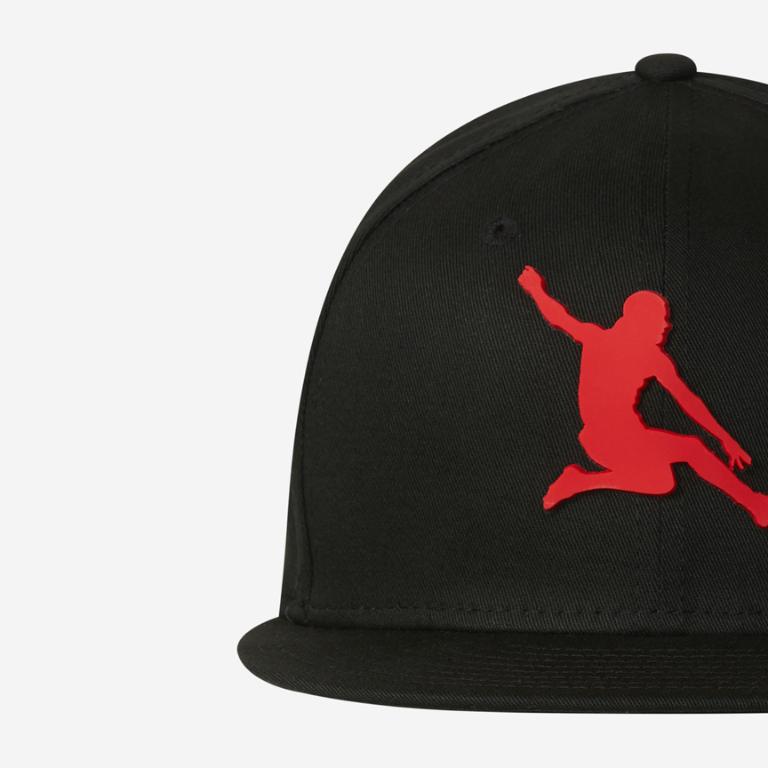 Eusébio Silhouette Black Cap
