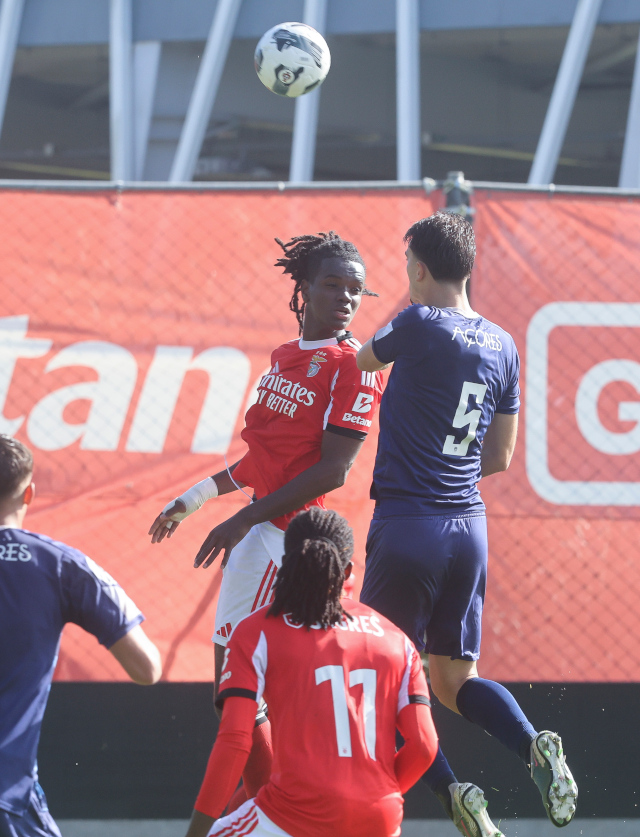 Benfica e Santa Clara defrontaram-se no Benfica Campus