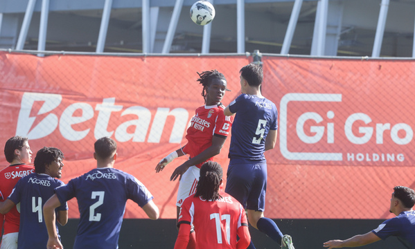 Benfica e Santa Clara defrontaram-se no Benfica Campus