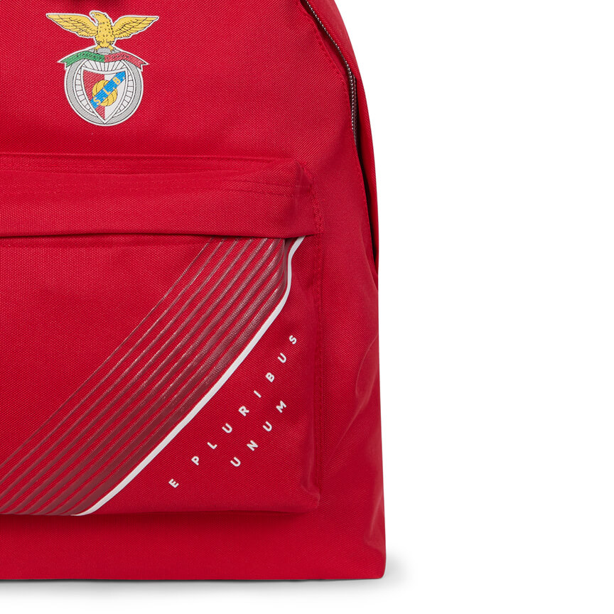E Pluribus Unum Red Backpack with the SL Benfica Emblem